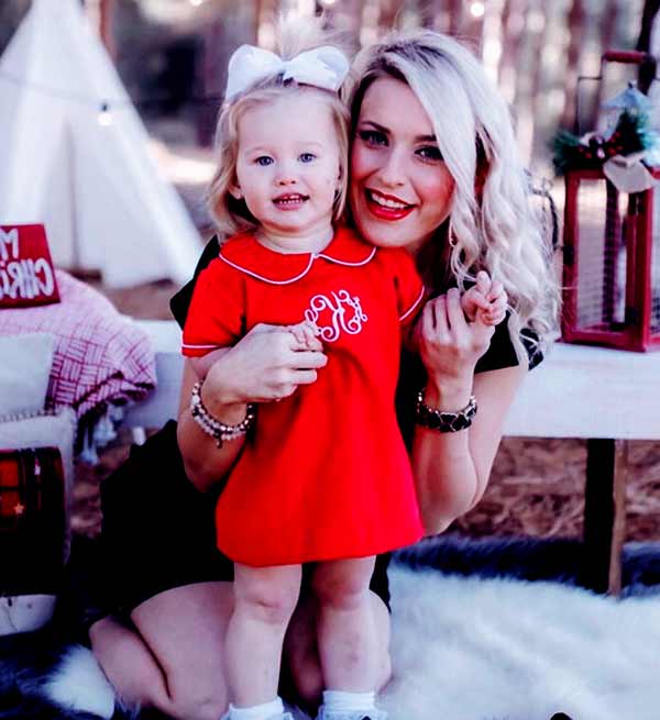 Image of Alisa Mote with her daughter